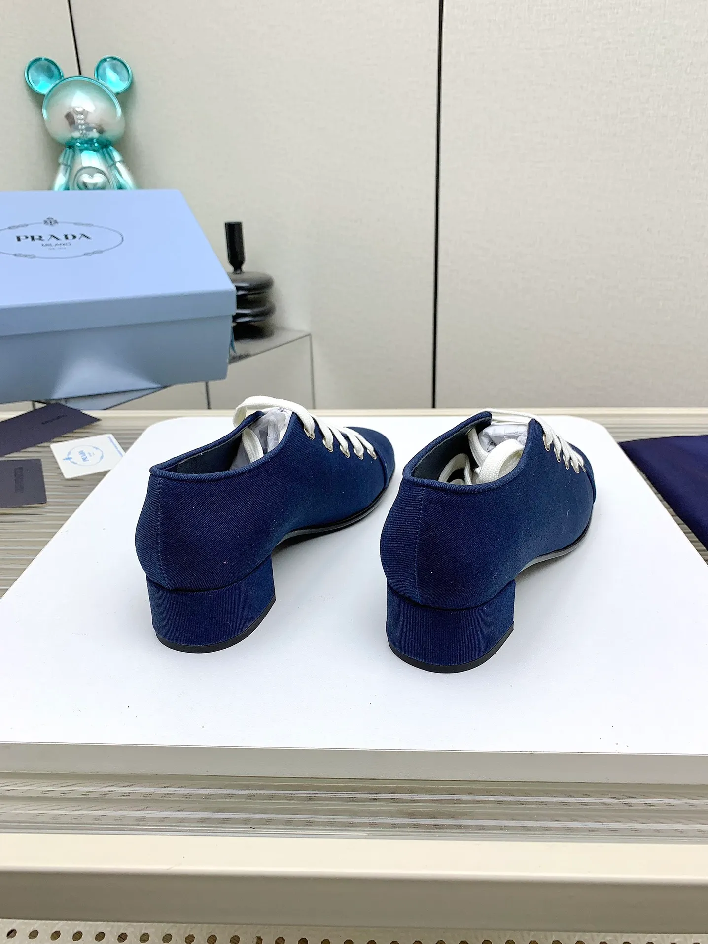 👟👟Ex-factory price 620👟👟 (Higher version) Prada 25/Spring and Summer Catwalk New lace-up hollow shoelace Mary Jane thick heel shoes This year’s lace-up element is super popular and really fashionable. I am obsessed with the appearance and comfort! The salty or sweet doll head design is full of girlishness. It is retro and playful yet elegant. The key is that it is easy to wear. ✔️Upper: original customized fabric ✔️Inner: sheepskin ✔️Outsole: genuine leather outsole imported from Italy ✔️Size: #35-41 (40.41 custom-made, non-refundable)